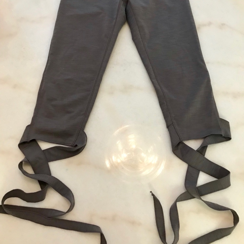 Yoga leggings with ballet ties